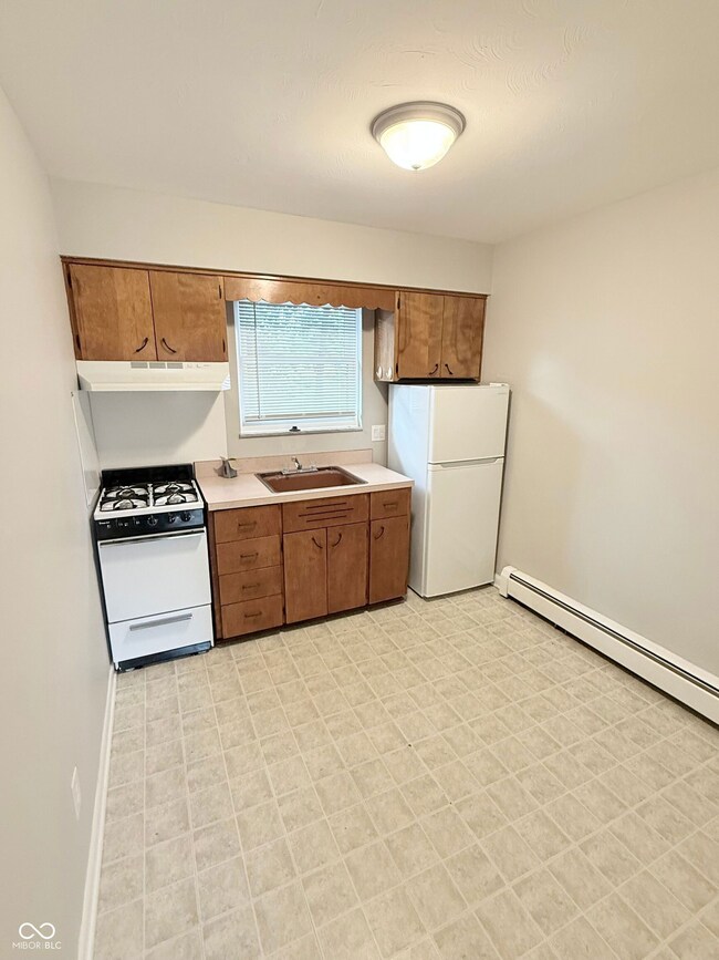 652 E Main St unit 8, Plainfield, IN 46168 - photo 6