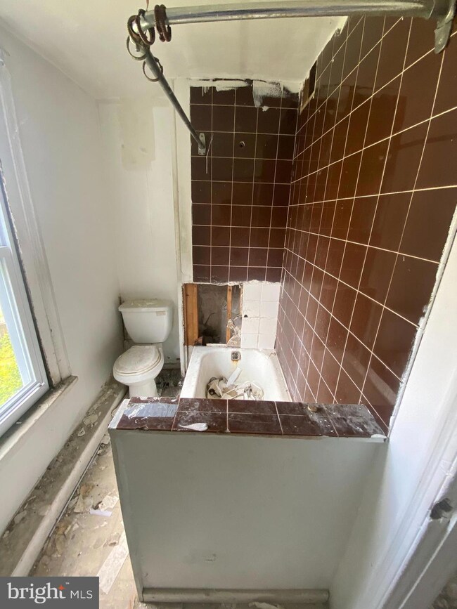 5628 Heiskell St, Philadelphia, PA 19144 - photo 7