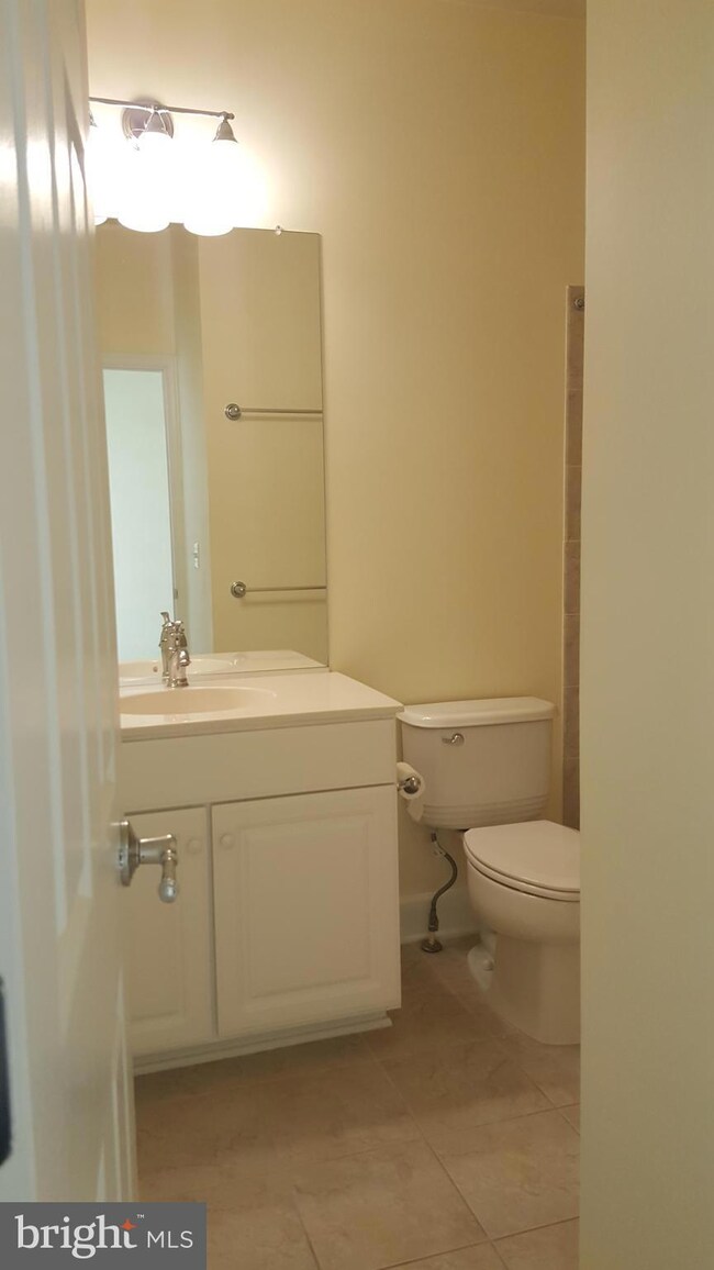 14754 Potomac Branch Dr unit 471A, Woodbridge, VA 22191 - photo 2