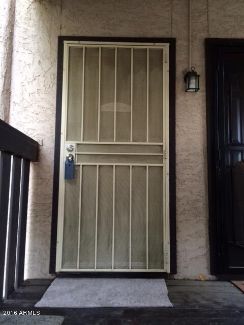 Hampton Entry