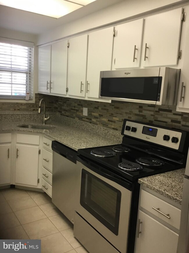 2910 Peyton Randolph Dr unit 102, Falls Church, VA 22044 - photo 7