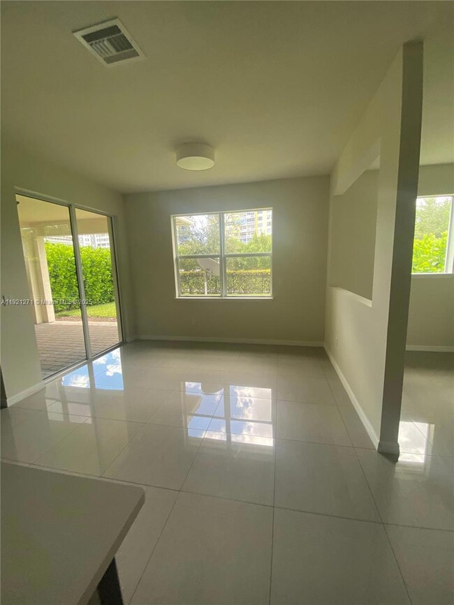 4352 Large Leaf Ln, Hollywood, FL 33021 - photo 7