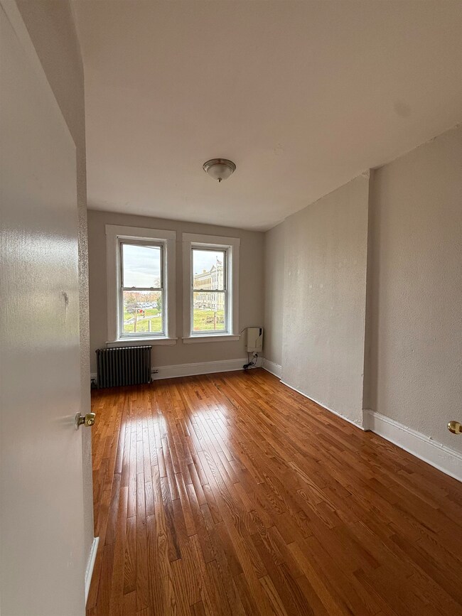 467 Pavonia Ave unit 4L, Jersey City, NJ 07306 - photo 7