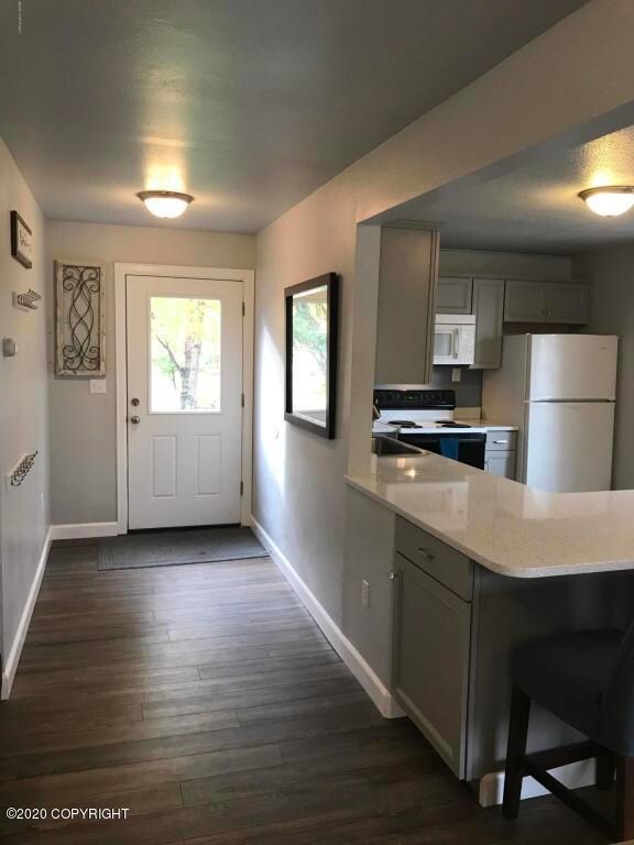 640 E 74th Ave unit B, Anchorage, AK 99518 - photo 2
