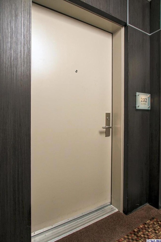 133 S Los Robles Ave unit 202, Pasadena, CA 91101 - photo 3