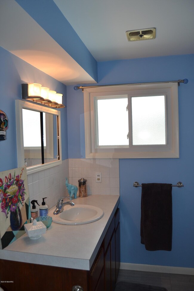 1843 Emerald Ave NE, Grand Rapids, MI 49505 - photo 7