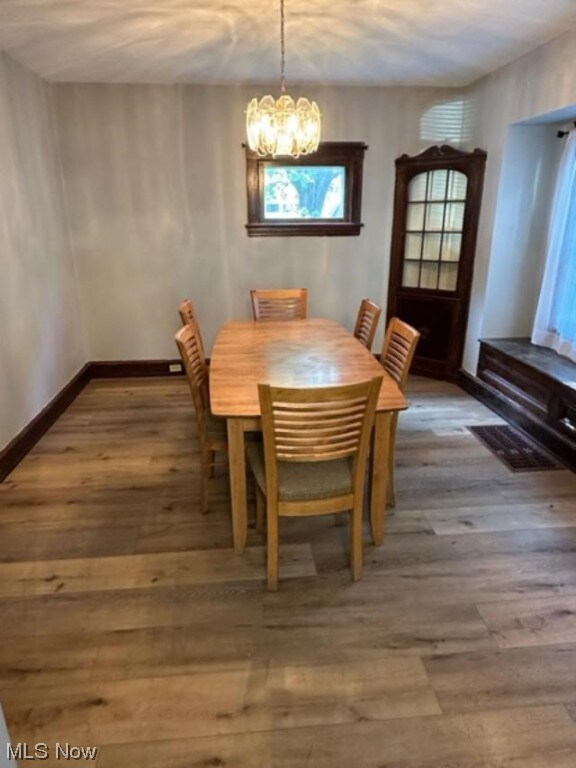 Spacious Dining Room with Window Seat