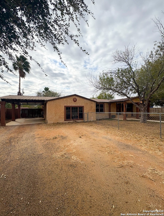 42 Mobile Rd, Cotulla, TX 78014 - photo 3