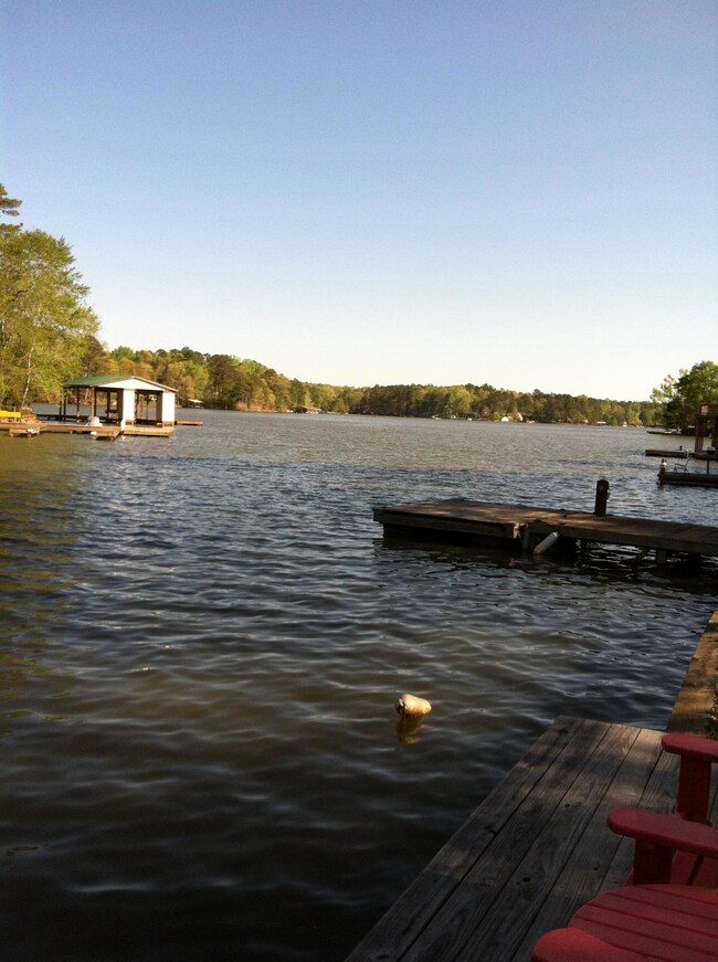 87 Bennett La Lake View