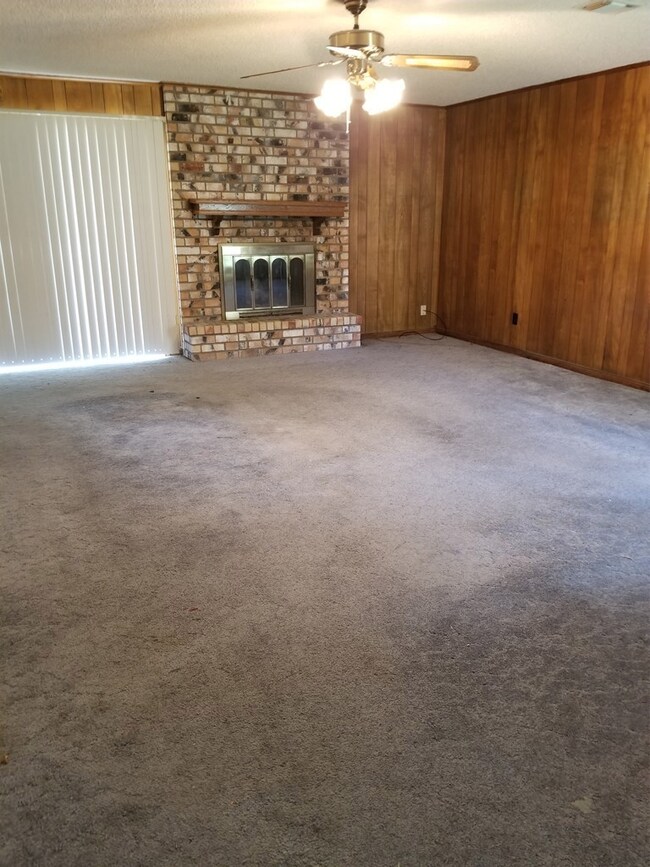 2825 El Camino St, Bay City, TX 77414 - photo 4