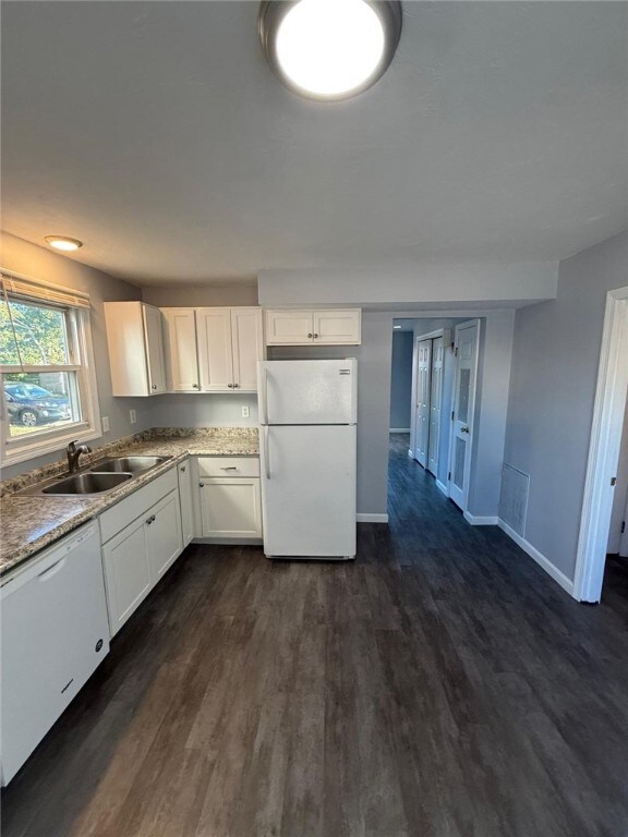 10 Saratoga Ave, Pawtucket, RI 02861 - photo 4