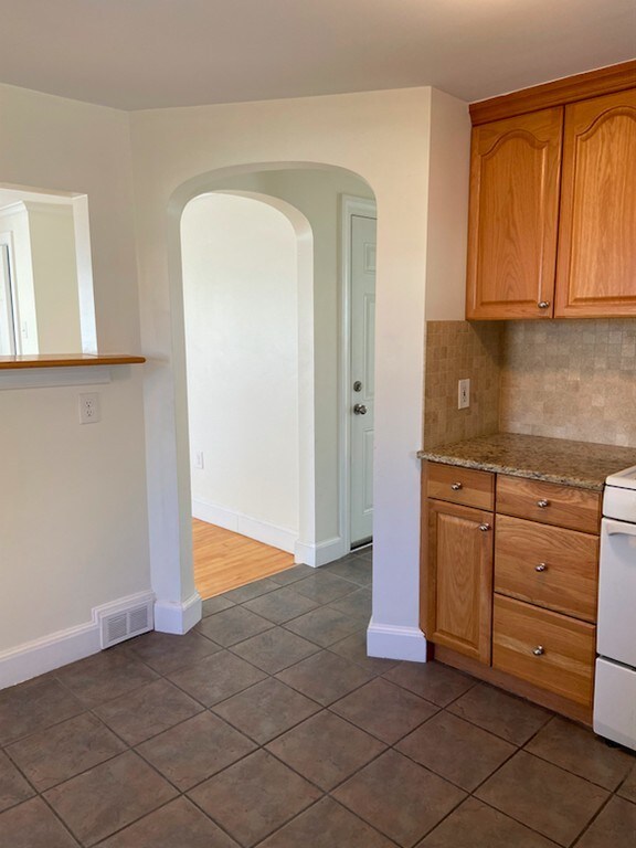 1 Newcroft Cir unit 2, Mattapan, MA 02126 - photo 4