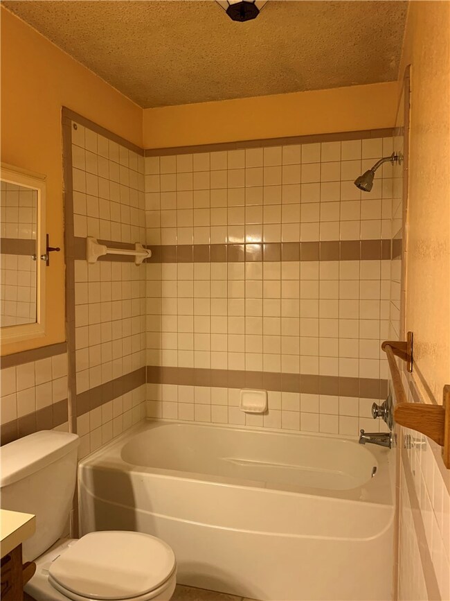 836 W 3rd St, Eddy, TX 76524 - photo 5