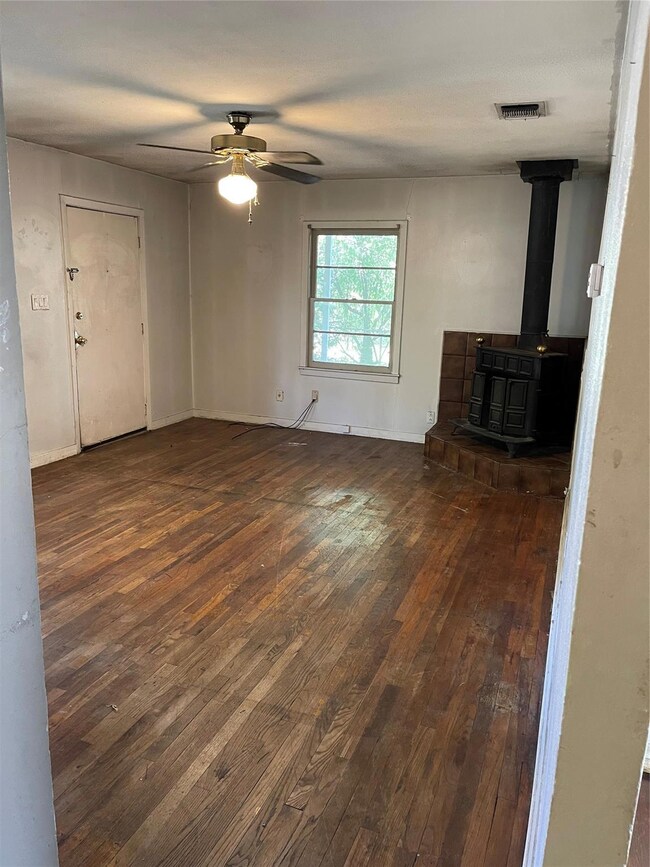 1924 Leona St, Longview, TX 75601 - photo 3