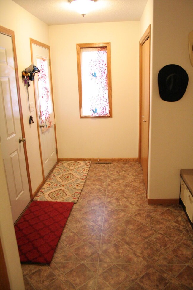 775 Kirkwood Dr, Grand Forks, ND 58201 - photo 7