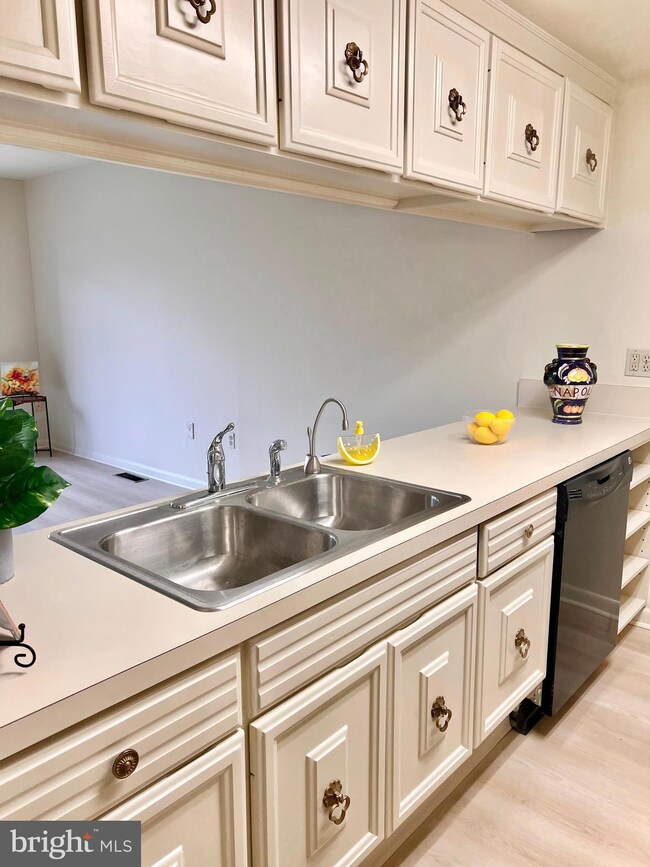 3630 Gleneagles Dr unit 81C, Silver Spring, MD 20906 - photo 3