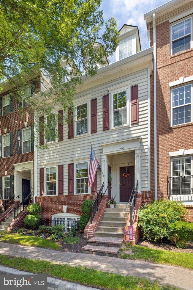 1602 Hunting Creek Dr unit A, Alexandria, VA 22314 - photo 3