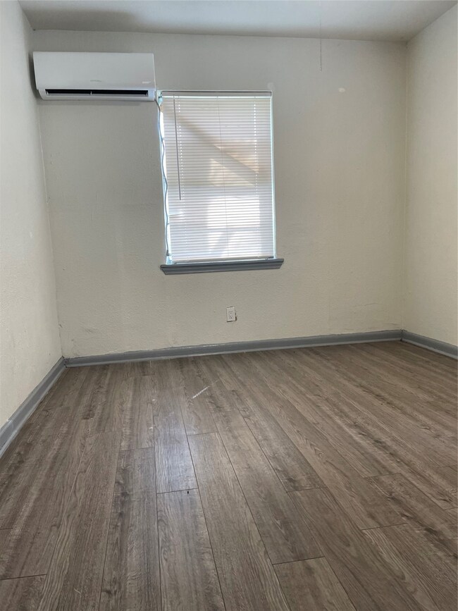 4202 Tampico St, Houston, TX 77016 - photo 4