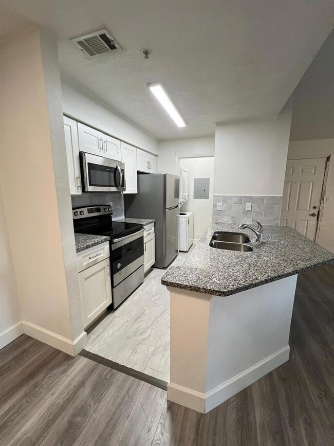 236 Afton Square unit 305, Altamonte Springs, FL 32714 - photo 5