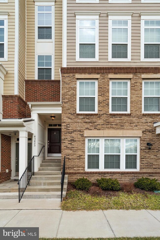 43425 Town Gate Square, Chantilly, VA 20152 - photo 2