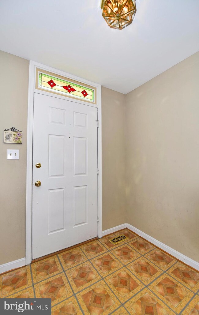 1422 Saint Christopher Ct, Edgewood, MD 21040 - photo 4