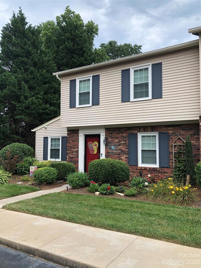 2705 N Center St unit 26, Hickory, NC 28601 - photo 3