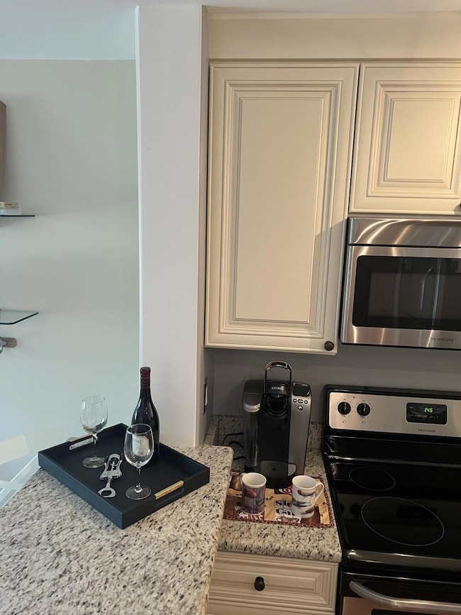 22 Zurich Ct unit 2, Lake Geneva, WI 53147 - photo 2