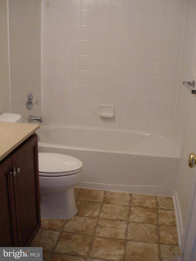 25333 Eldridge Terrace unit 32F, Chantilly, VA 20152 - photo 7