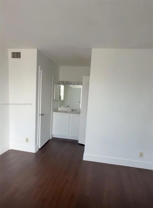 714 Executive Center Dr unit 25, West Palm Beach, FL 33401 - photo 3