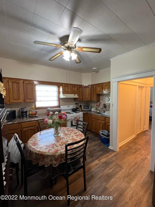 446-p Erico Ave, Elizabeth, NJ 07202 - photo 4