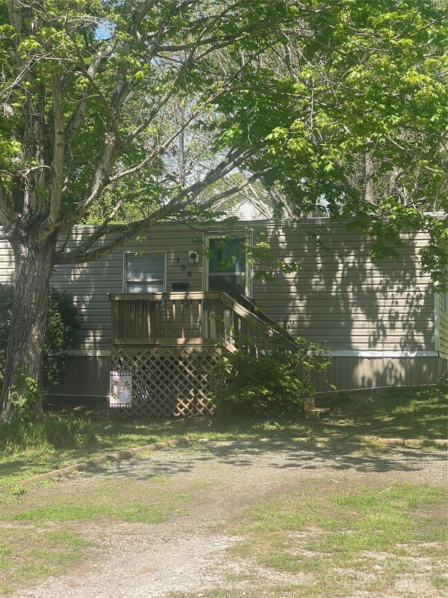 104 Poplar St, Clover, SC 29710 - photo 4