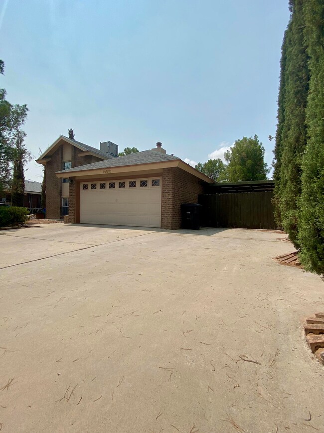 14010 Glenosa Dr, Horizon City, TX 79928 - photo 2