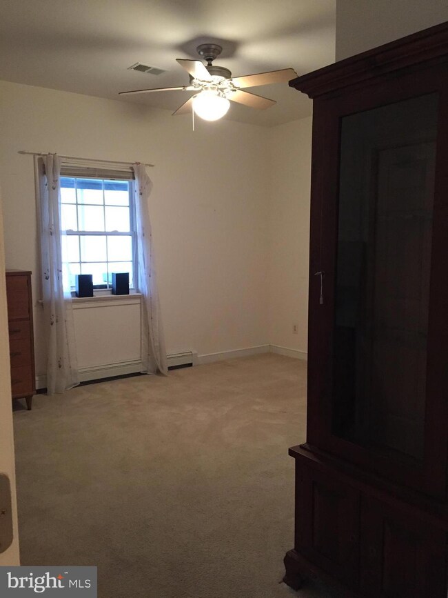 7256 Greenwich Rd unit B, Nokesville, VA 20181 - photo 4