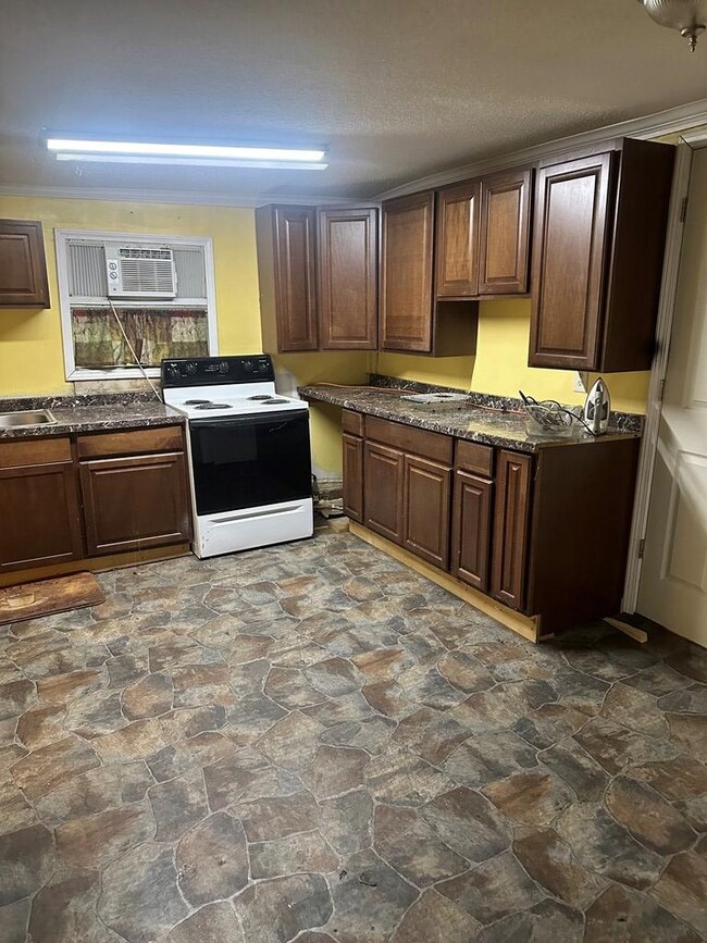 340 Academy St, Americus, GA 31709 - photo 2