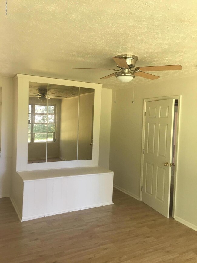 5073 Kerle St, Jacksonville, FL 32205 - photo 4