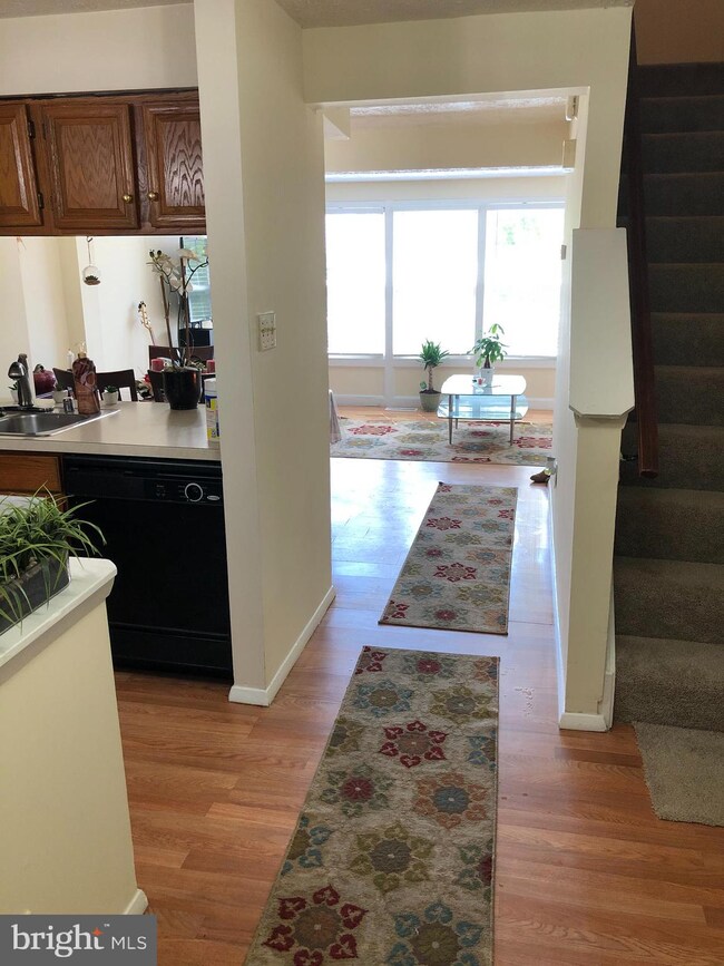 19100 Willow Spring Dr, Germantown, MD 20874 - photo 4