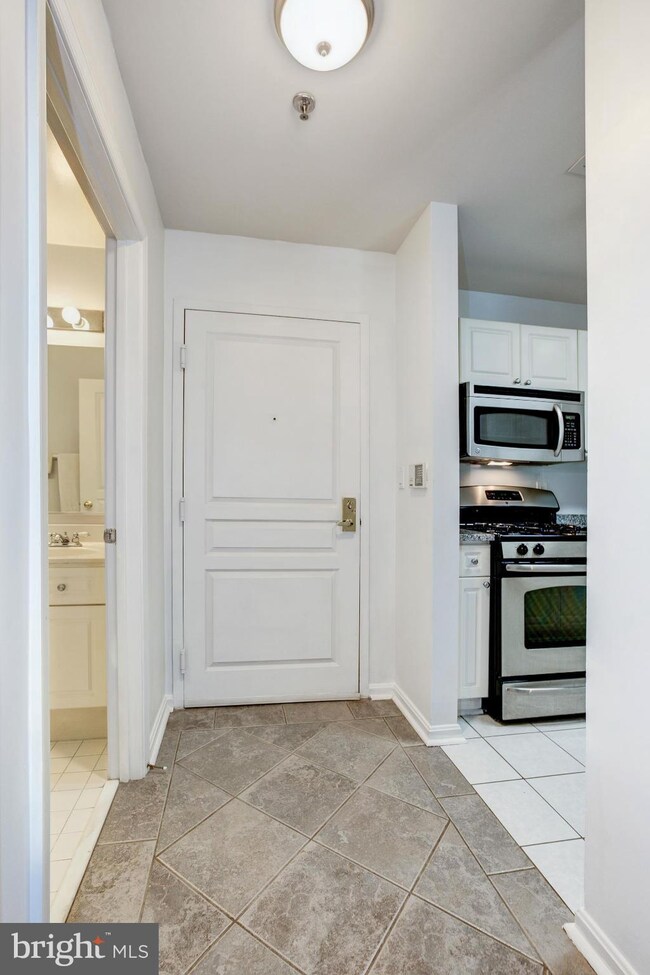 5573 Seminary Rd unit 107, Baileys Crossroads, VA 22041 - photo 7