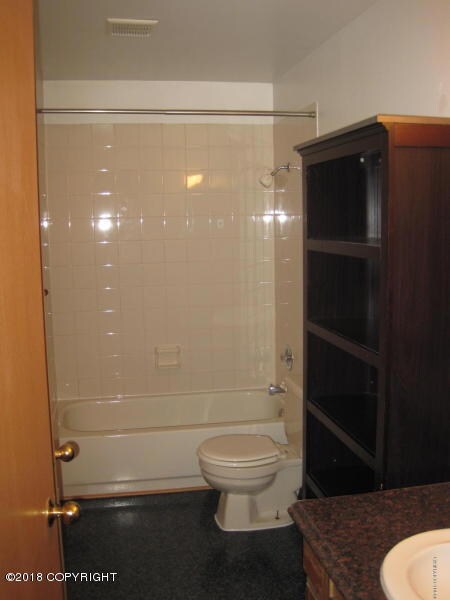Unit #4 Bathroom