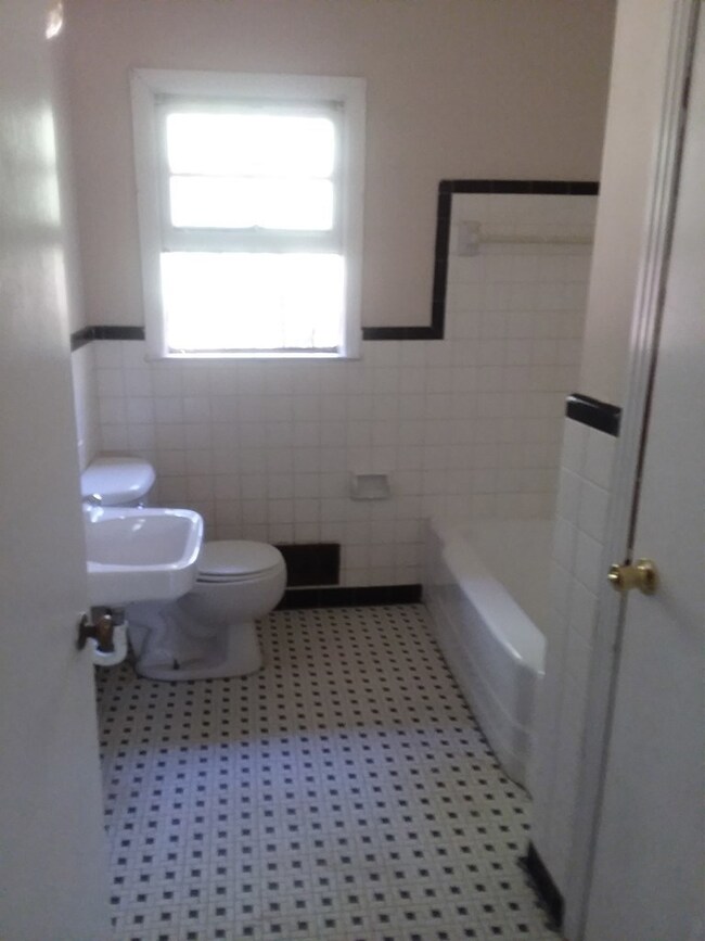 1811 Canterbury Rd, Macon, GA 31206 - photo 2