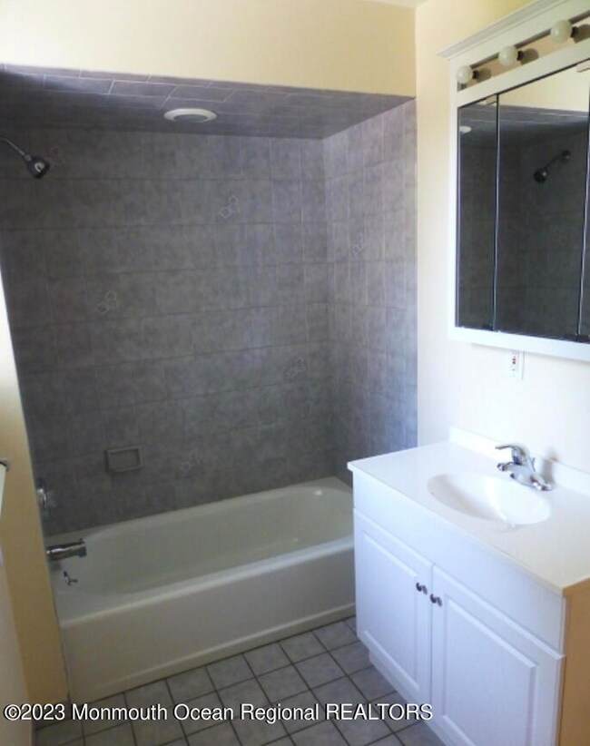 121 New Market Rd unit 2, Dunellen, NJ 08812 - photo 7