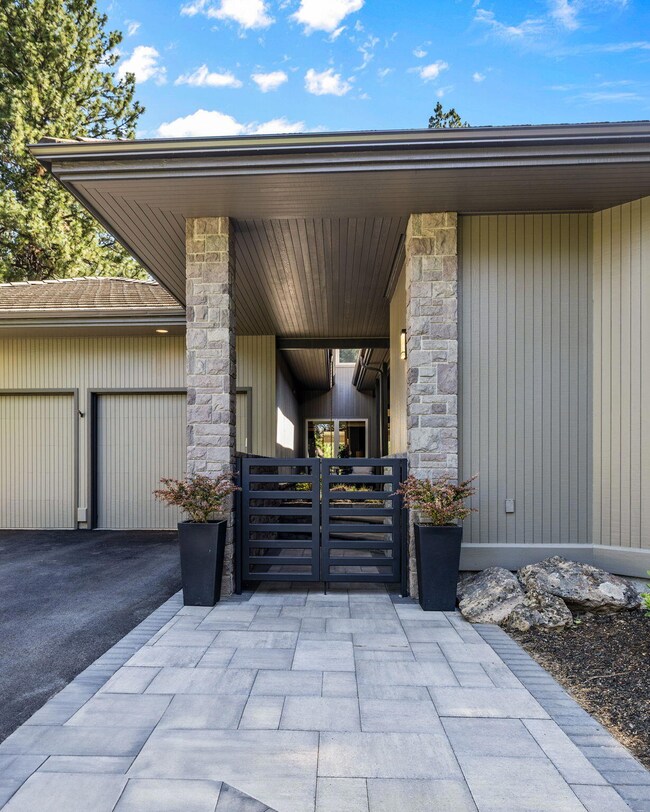 19558 Green Lakes Loop, Bend, OR 97702 - photo 4