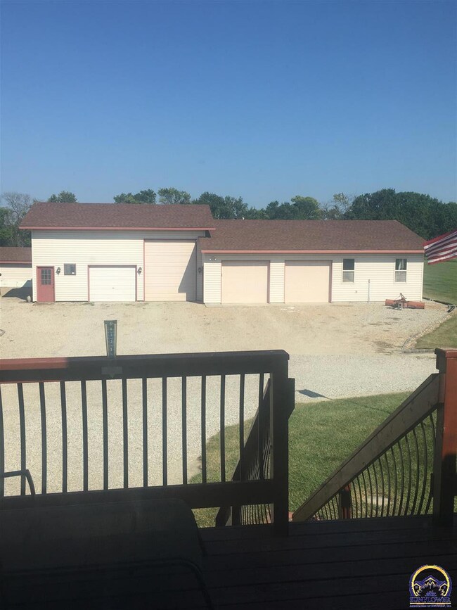 3420 SW Clarhan Rd, Topeka, KS 66614 - photo 5