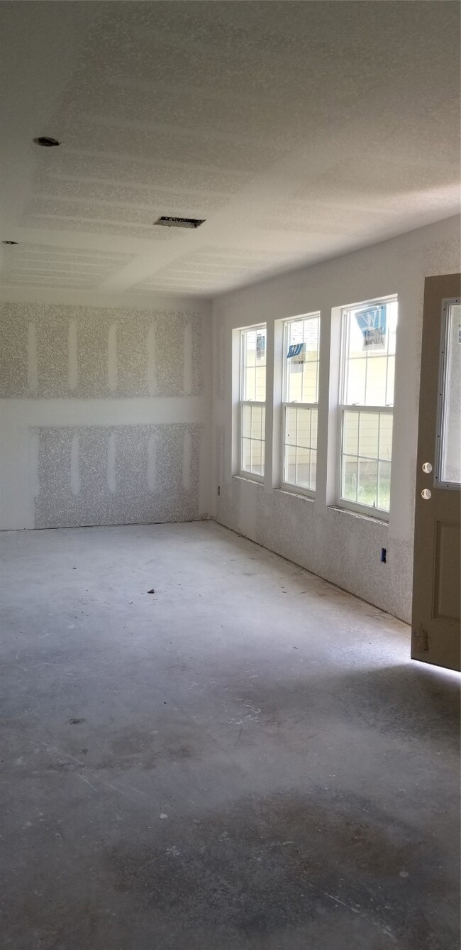 2908 5th St, Bay City, TX 77414 - photo 4