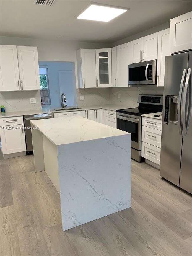 227 SE 7th St unit House, Dania, FL 33004 - photo 4