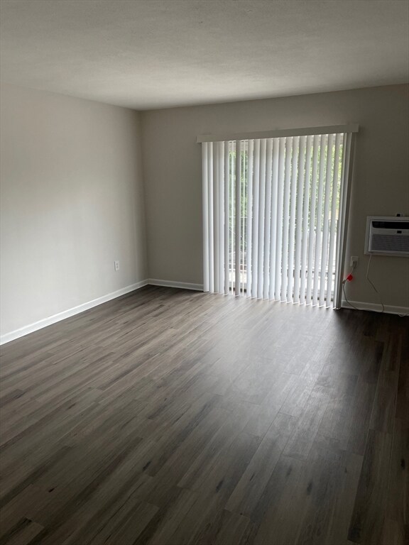 700 Cummins Hwy unit 10, Boston, MA 02126 - photo 4