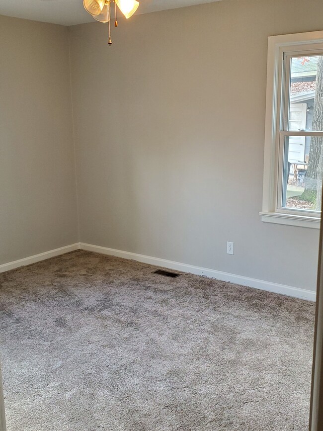 1003 Evins St, Manchester, TN 37355 - photo 3