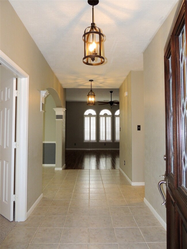 31202 Columba Ct, Tomball, TX 77375 - photo 5