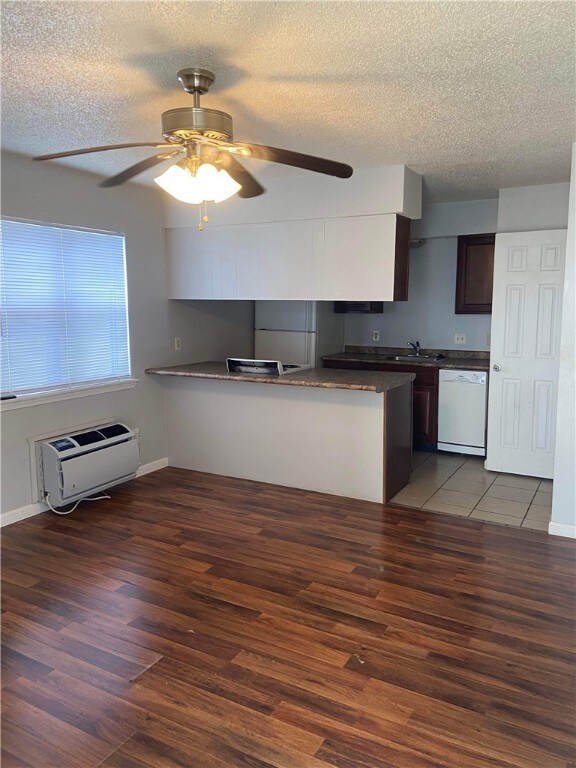 203 S Baggett St unit 3, Prairie Grove, AR 72753 - photo 2