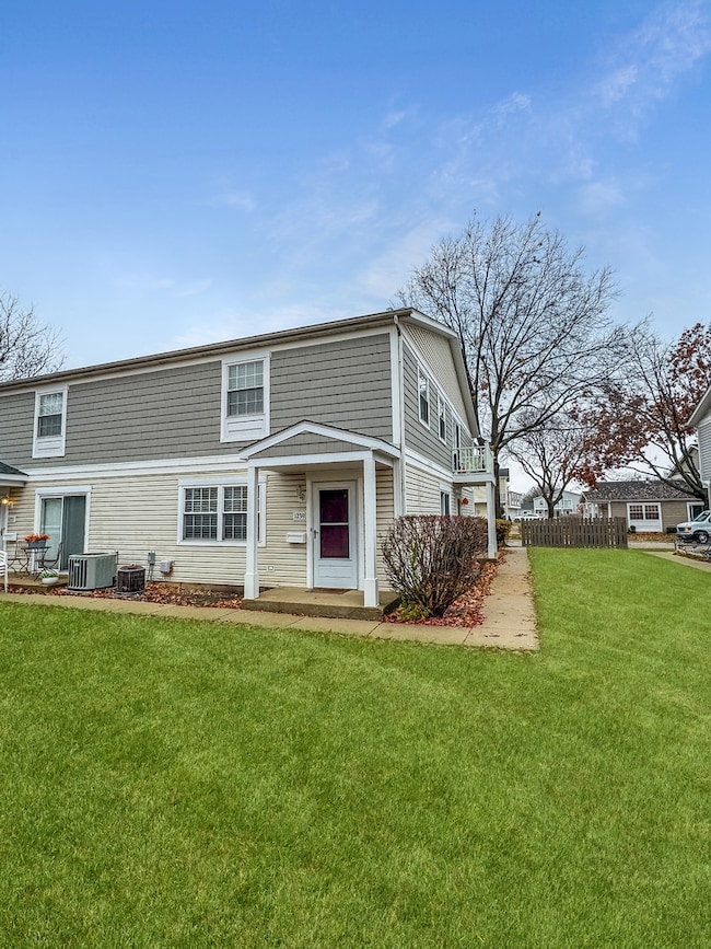 1239 Oboe Ct unit 33, Wheeling, IL 60090 - photo 2