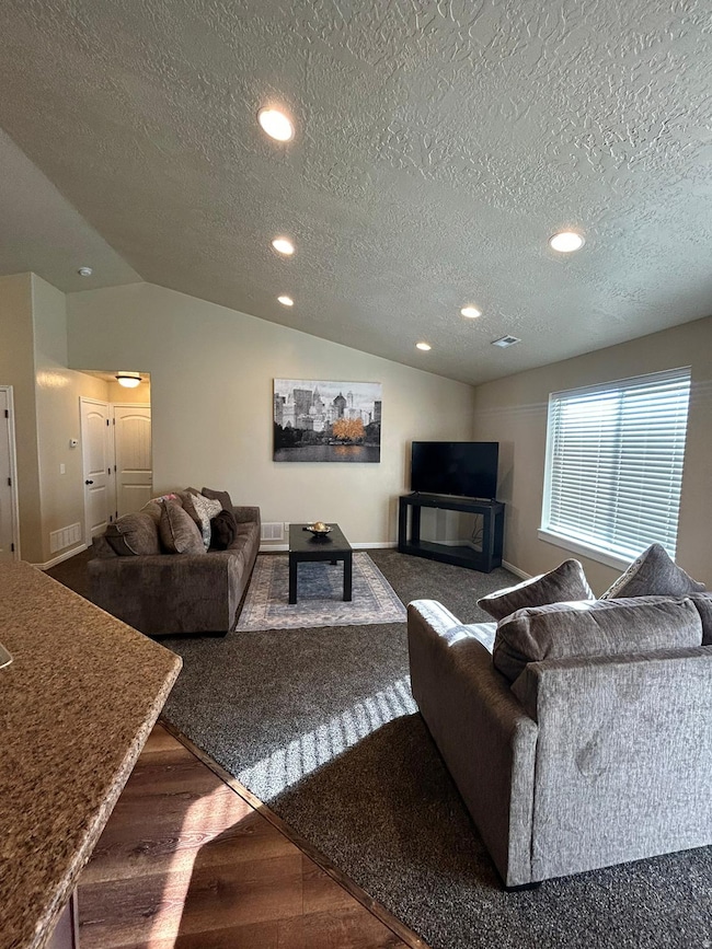 472 E 640 S, Vernal, UT 84078 - photo 4